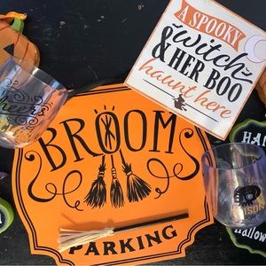 NEW witchy Halloween decorations lot - 4 wall hangings & 2 plastic tumbler cups